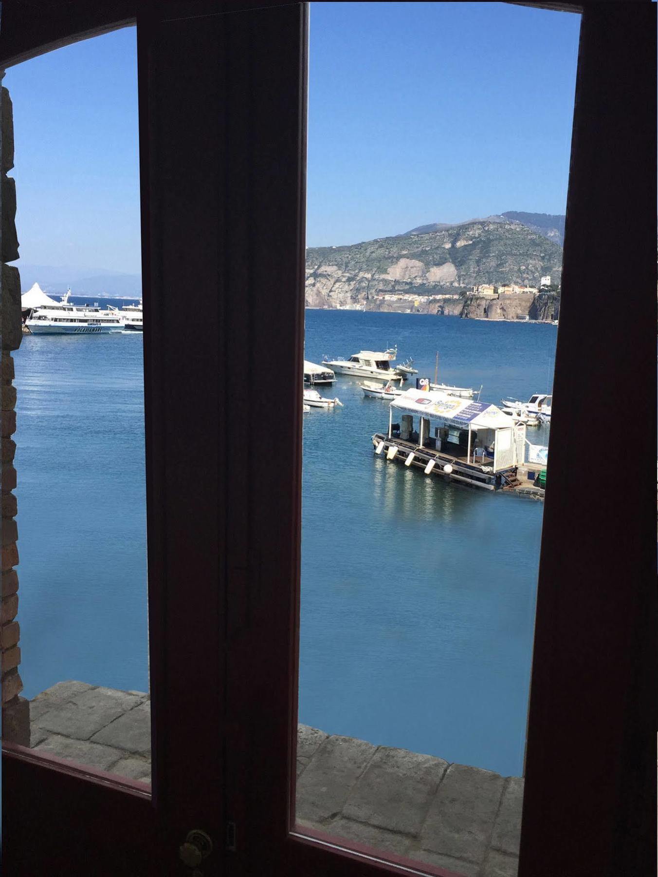 Yacht Club Capo Cervo Suites B&B Sorrento Exterior photo