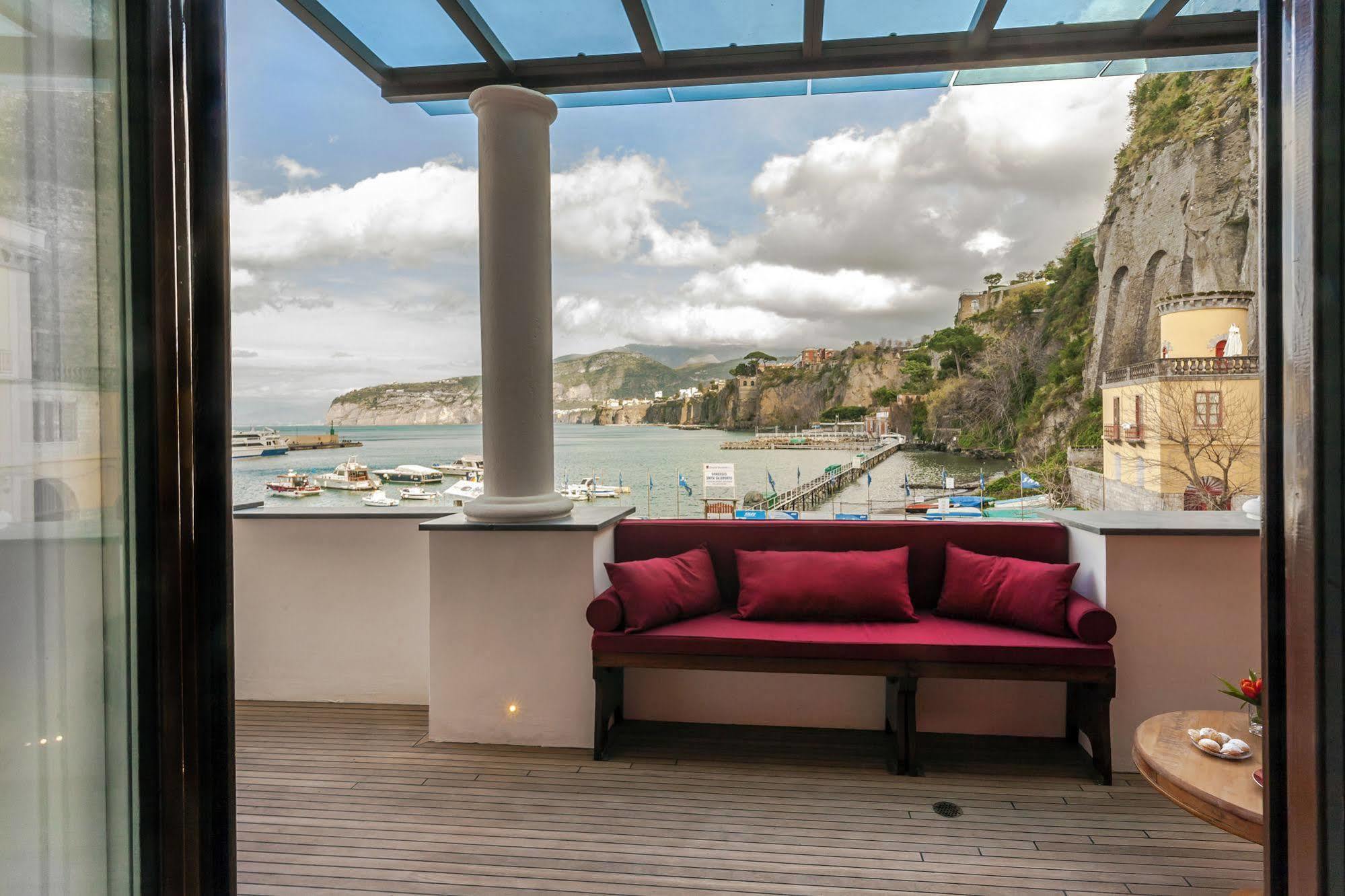 Yacht Club Capo Cervo Suites B&B Sorrento Exterior photo