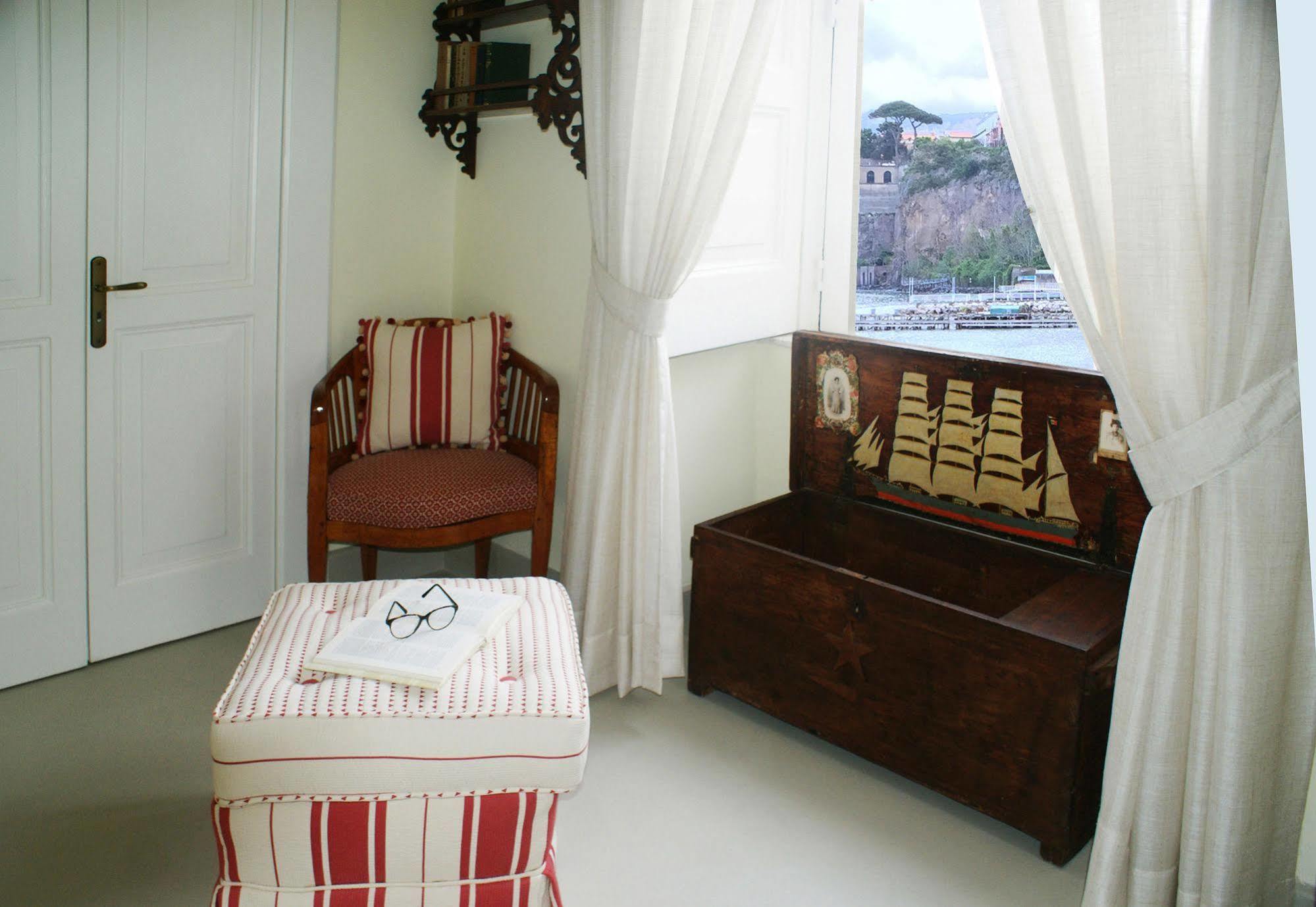 Yacht Club Capo Cervo Suites B&B Sorrento Exterior photo