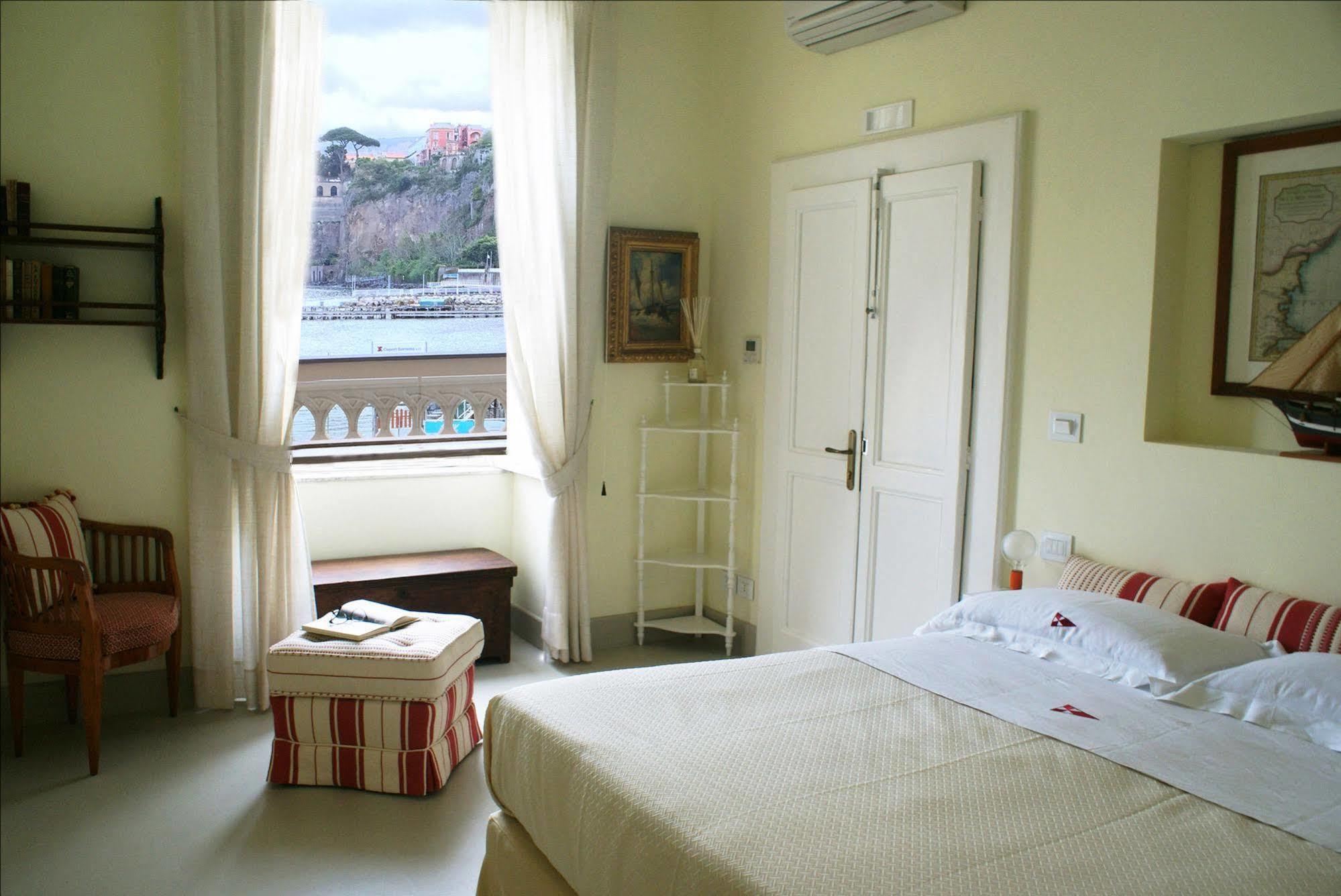 Yacht Club Capo Cervo Suites B&B Sorrento Exterior photo