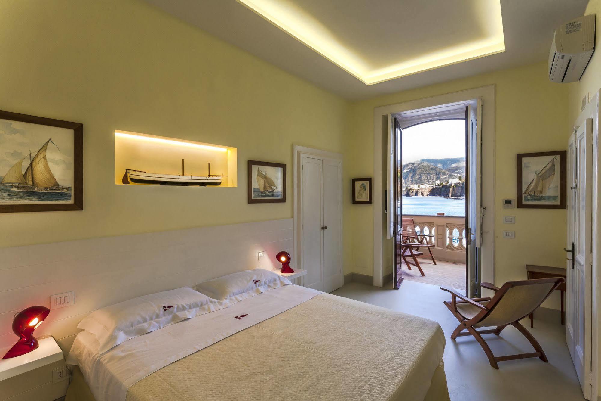 Yacht Club Capo Cervo Suites B&B Sorrento Exterior photo