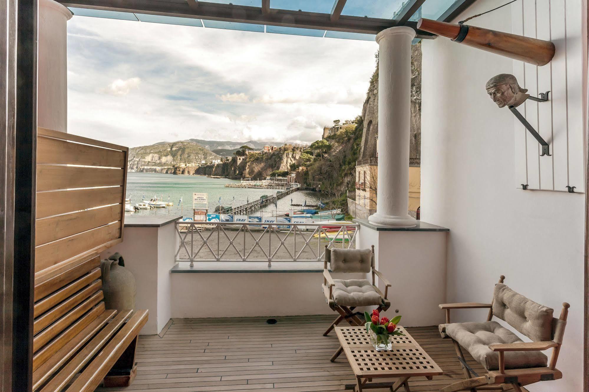 Yacht Club Capo Cervo Suites B&B Sorrento Exterior photo
