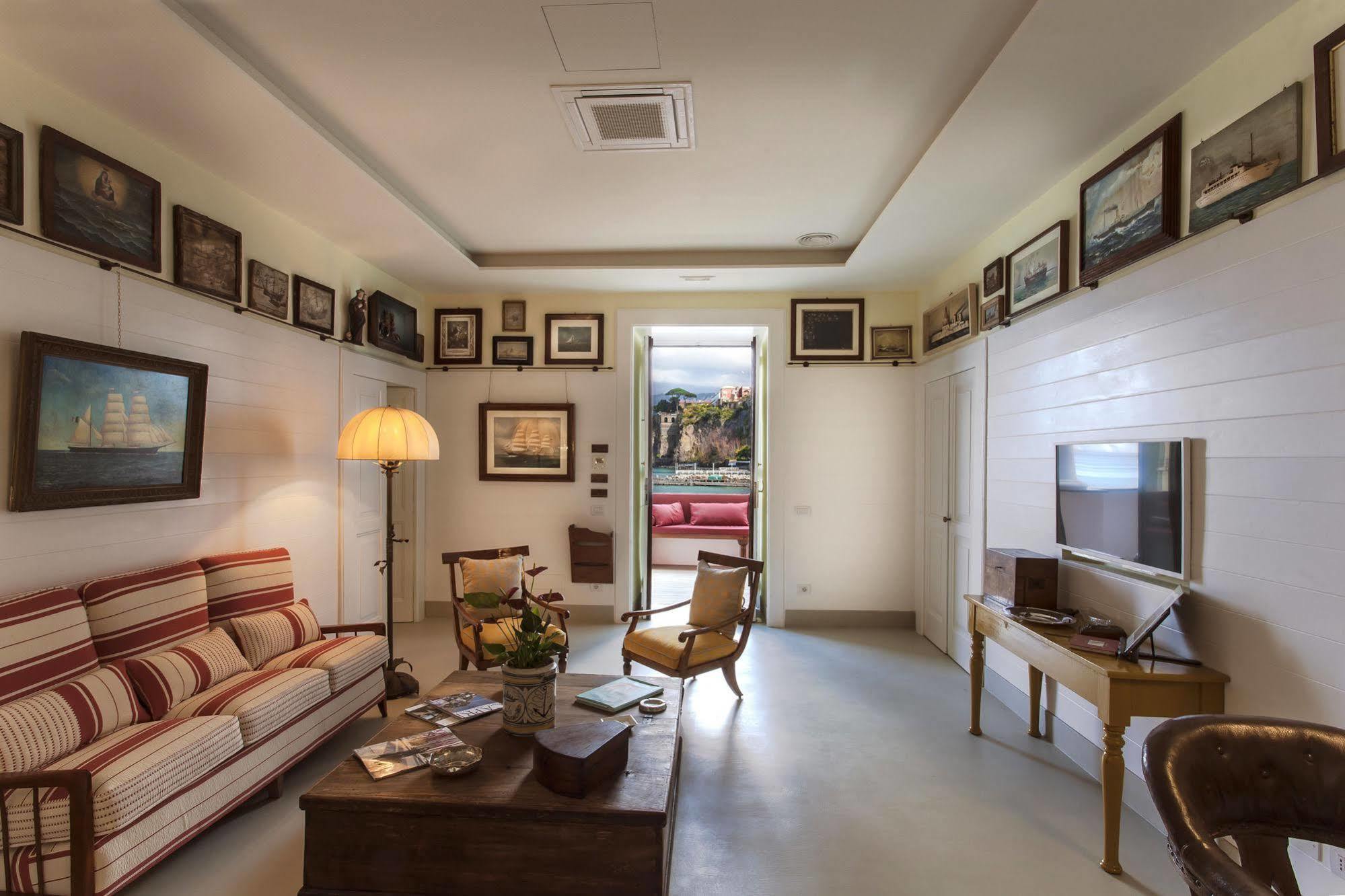 Yacht Club Capo Cervo Suites B&B Sorrento Exterior photo